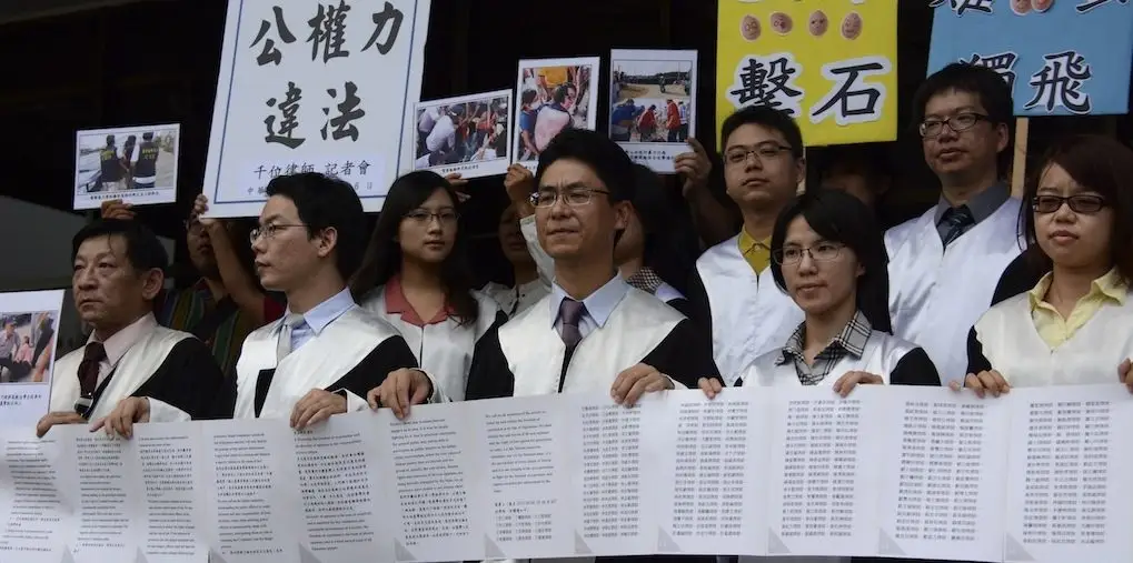 Why a Thousand Lawyers Are Defying the Government